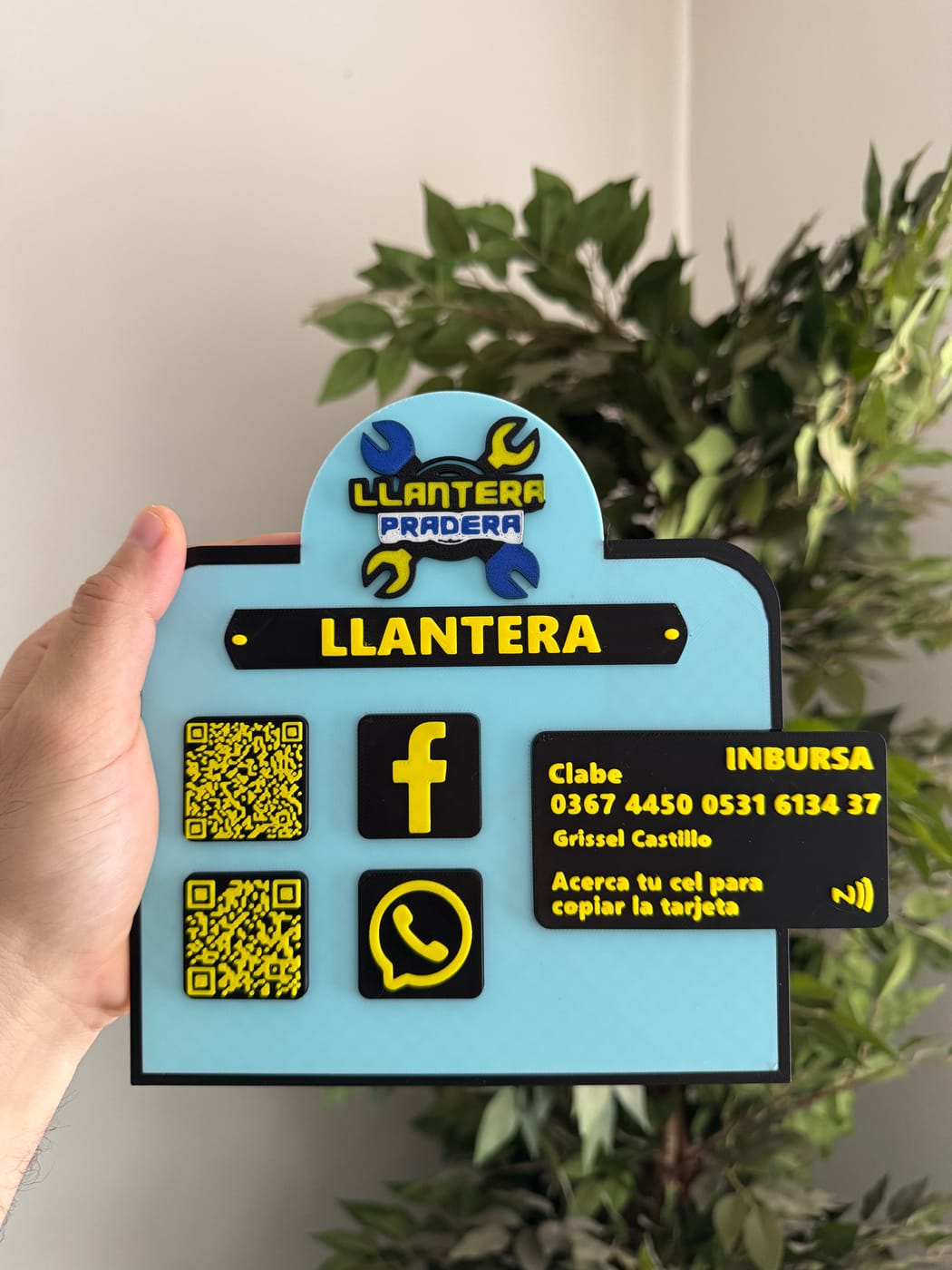 Display Inteligente para Negocios (NFC + Código QR + Datos de Pago)