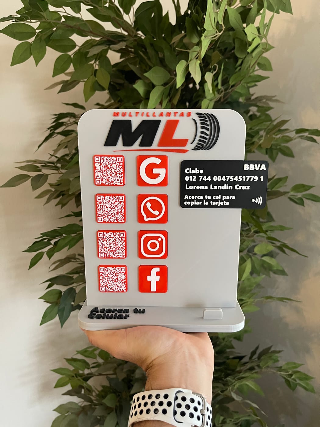 Display Inteligente para Negocios (NFC + Código QR + Datos de Pago)