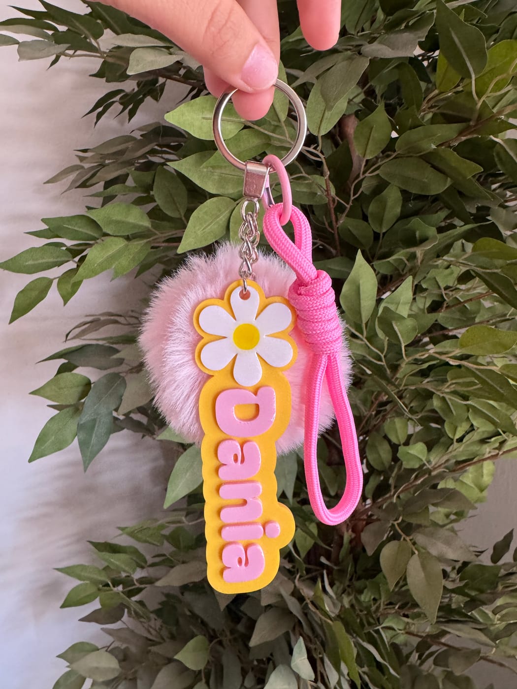 Figura + Nombre + Pompón