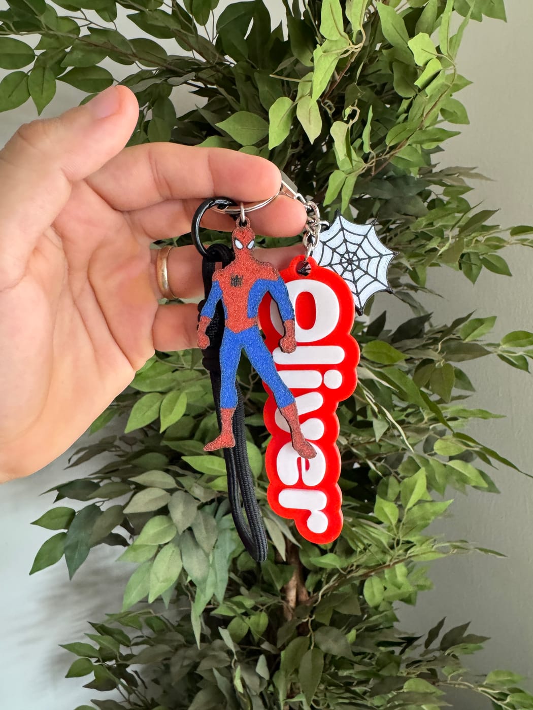 Nombre + Personaje + Accesorio